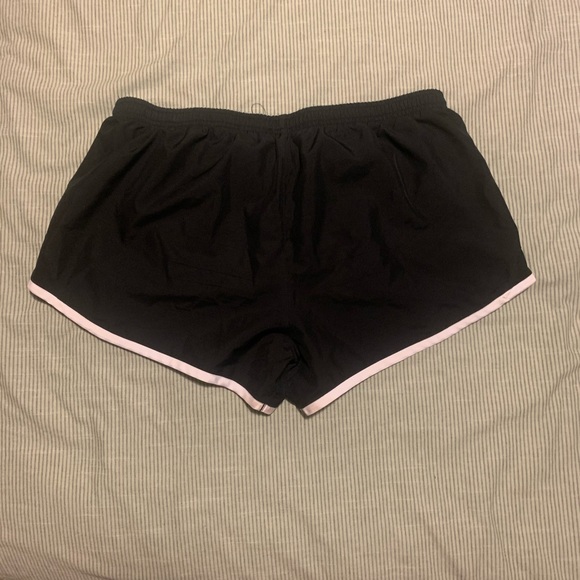 Nike shorts - Picture 3 of 4